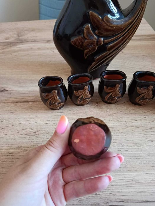 Karafka i kubeczki z kamionki PRL