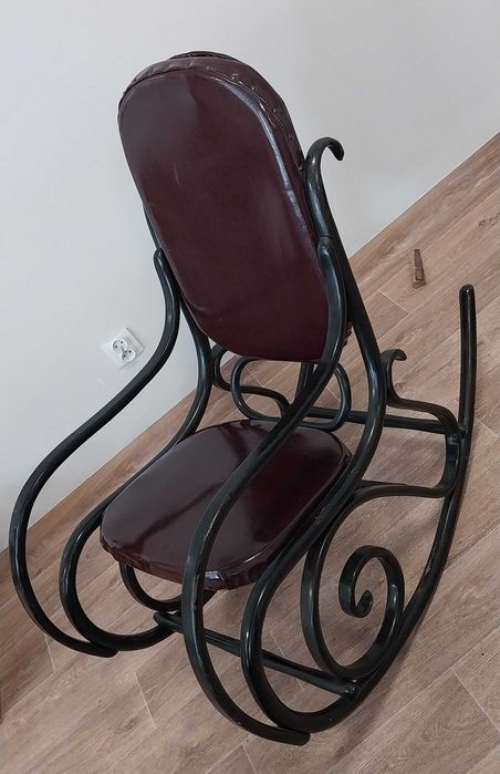 Fotel bujany drewniany