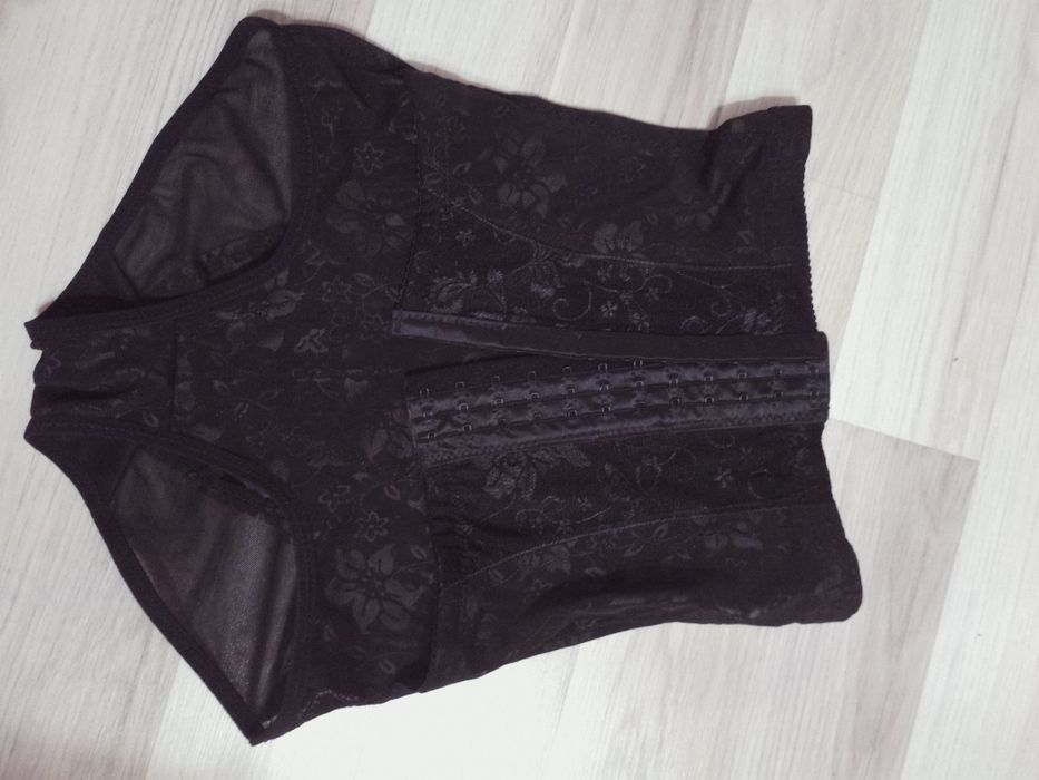 Wyszczuplający gorset regulowany