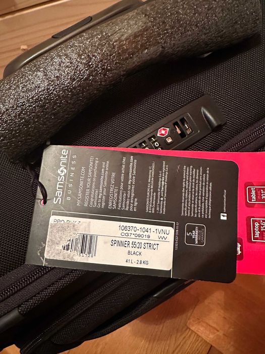 Walizka kabinówka Samsonite Pro-Dlx 5 SPINNER 55/20 STRICT BLACK