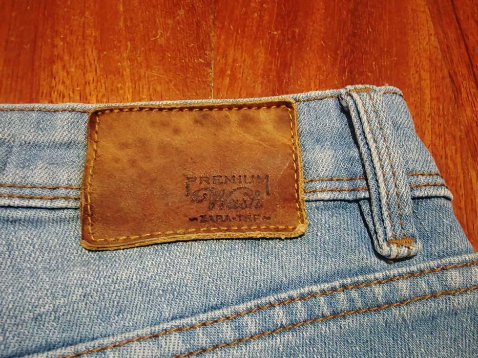 Calções em ganga elástica da marca Zara. Novos. Sem uso.