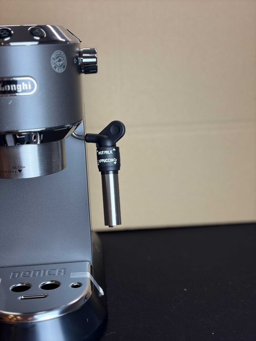 De’Longhi Dedica Style EC685.BK EX:4 ekspres kolbowy 15 bar czarny
