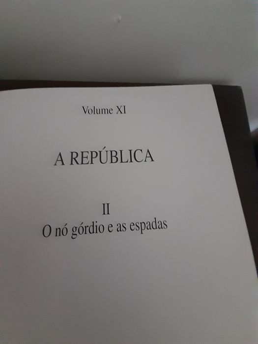 Varios livros : 2 livros de história  novos , 4 livros de colecção + 1