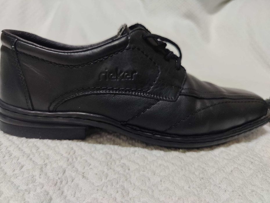Sapatos Rieker tam. 44 em muito bom estado.