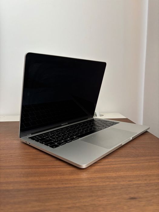 MacBook Pro 13 2018 (Touchbar, i5 quad-core, 16GB Ram, 256 SSD)