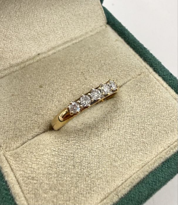Złoty pierścionek z diamentami 0,25ct