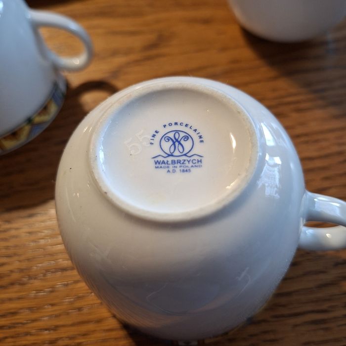 Zestaw filiżanek i spodków z porcelany Wałbrzych