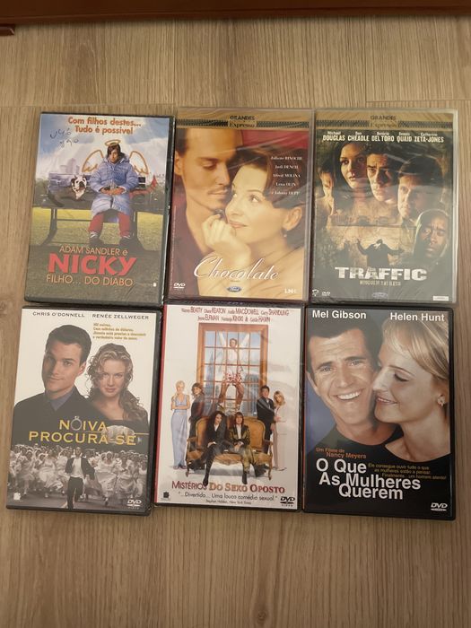 Dvds diversos ainda dentro da embalagem