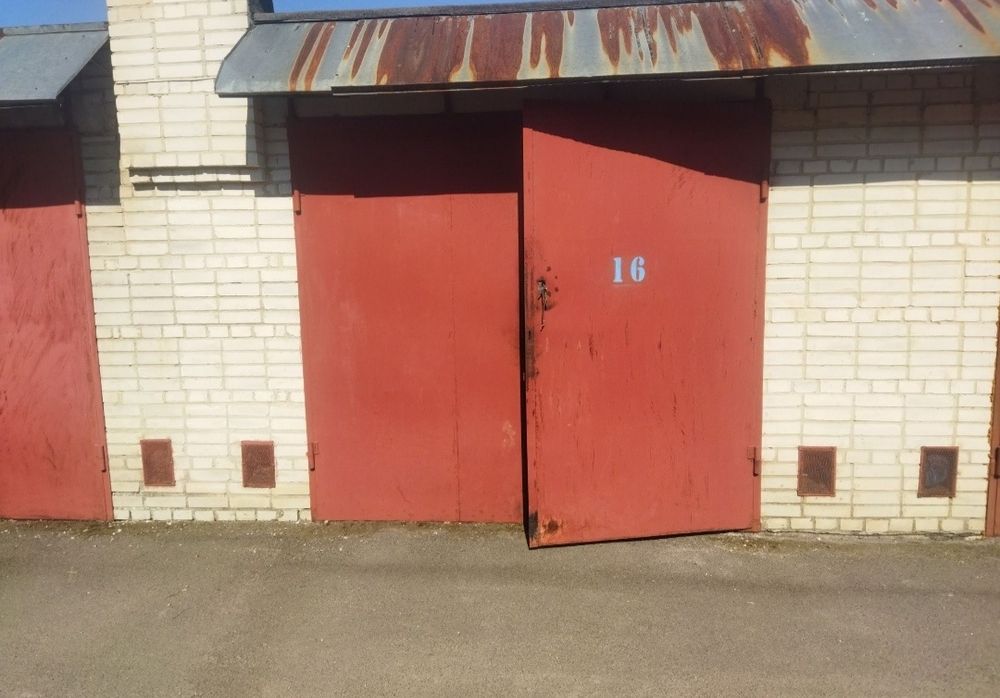 Продам гараж.Вул Гайдамацька 41 А.