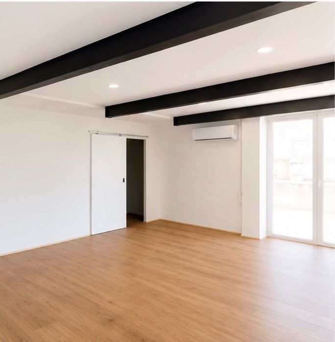 Espaço Comercial de 160 m² com Montra Panorâmica no Centro da Cidade