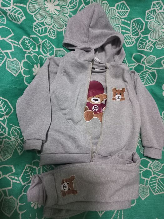 Продам костюмчик на флісі троєчка