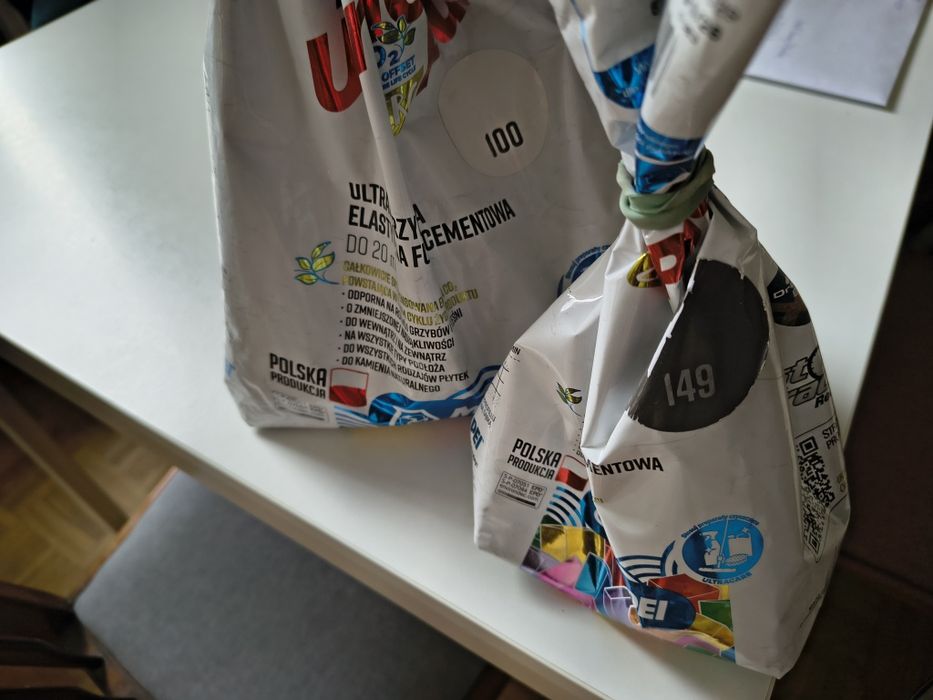 Fuga Mapei biała 100 i ciemna149