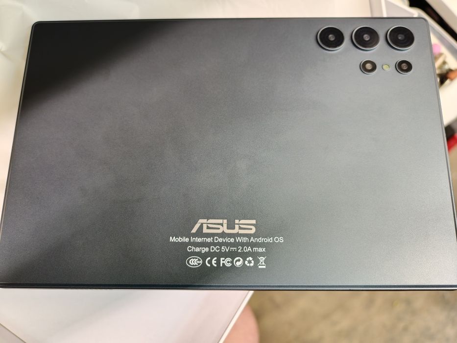 Планшет ASUS,майже новий