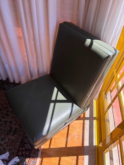 Cadeirão Vintage Mid-Century Verde Oliva (Pés Palito – Anos 60)