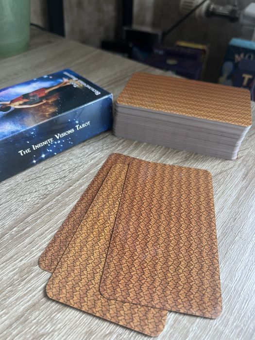 Розпродаж колод таро