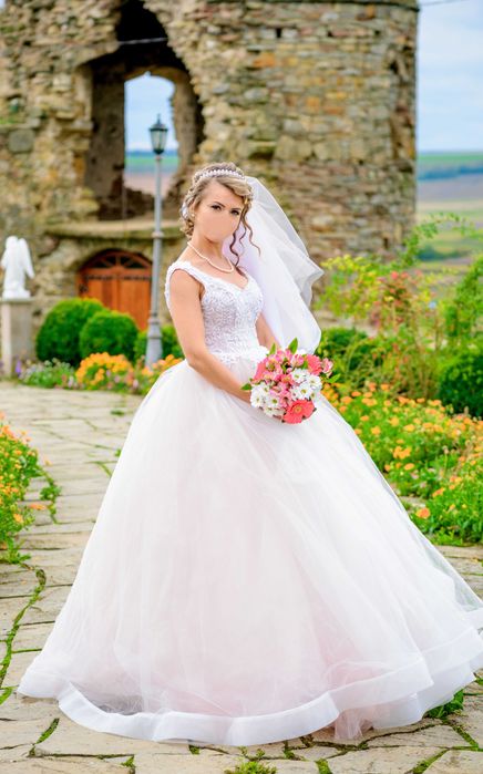 Продам красиве ексклюзивне весільне плаття (колір пудра)