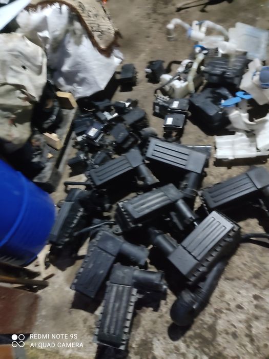 Корпуса повітряних фільтрів,бачок омивача skoda, Audi, VW.