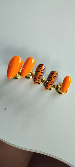 Tipsy Press On Nails