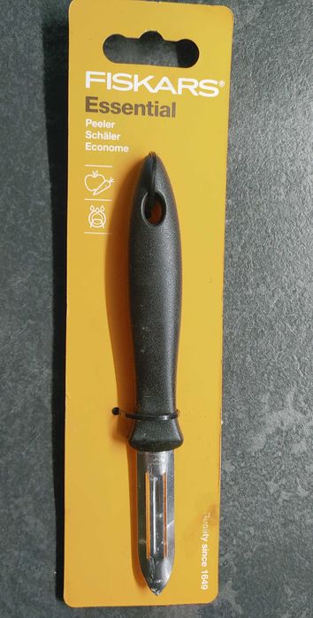 Obieraczka skrobaczka Fiskars do warzyw i owoców nowa
