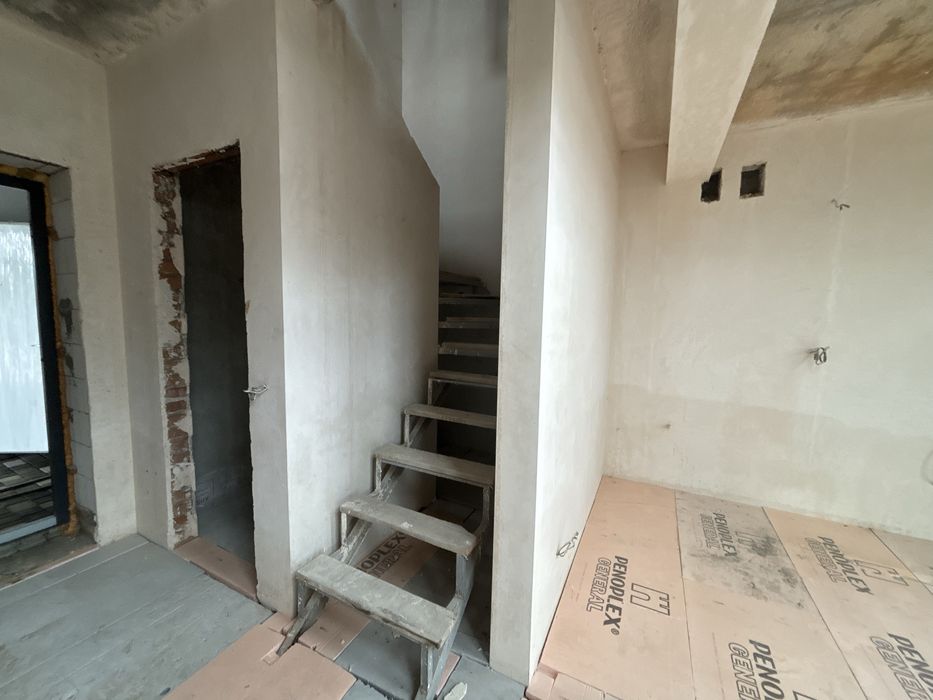 Готовий таунхаус під чистову обробку 102м2