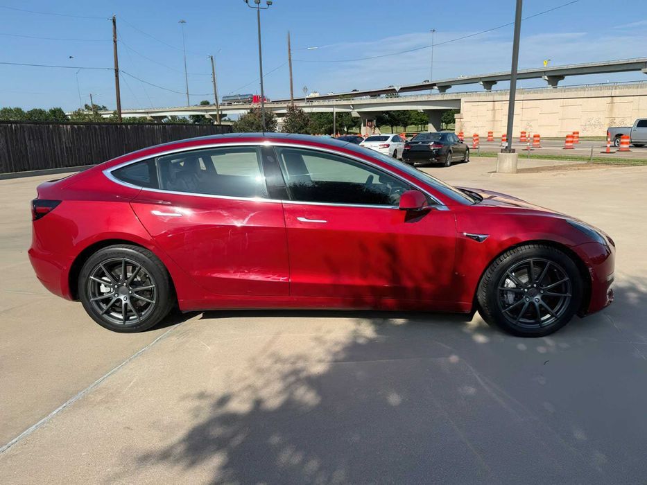 Tesla Model 3      2018