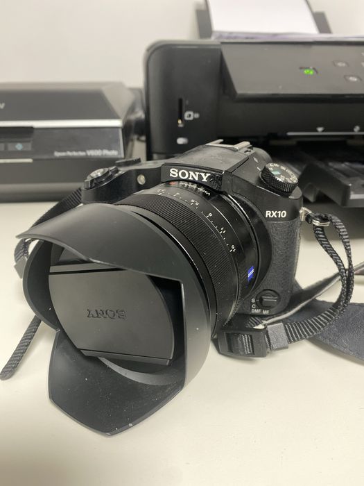 Aparat SONY RX10