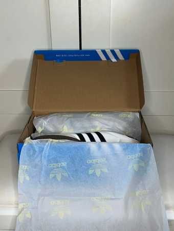 Adidas Samba OG: Black White Gum