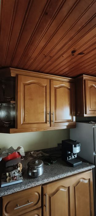 Moveis de Cozi. em madeira, vendo a Unid. Ou compl