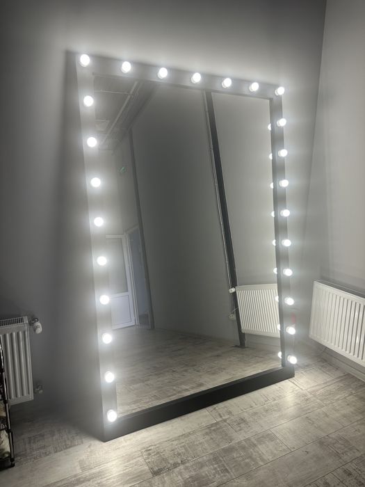 Велике гримерне дзеркало 220×150 см з лампами