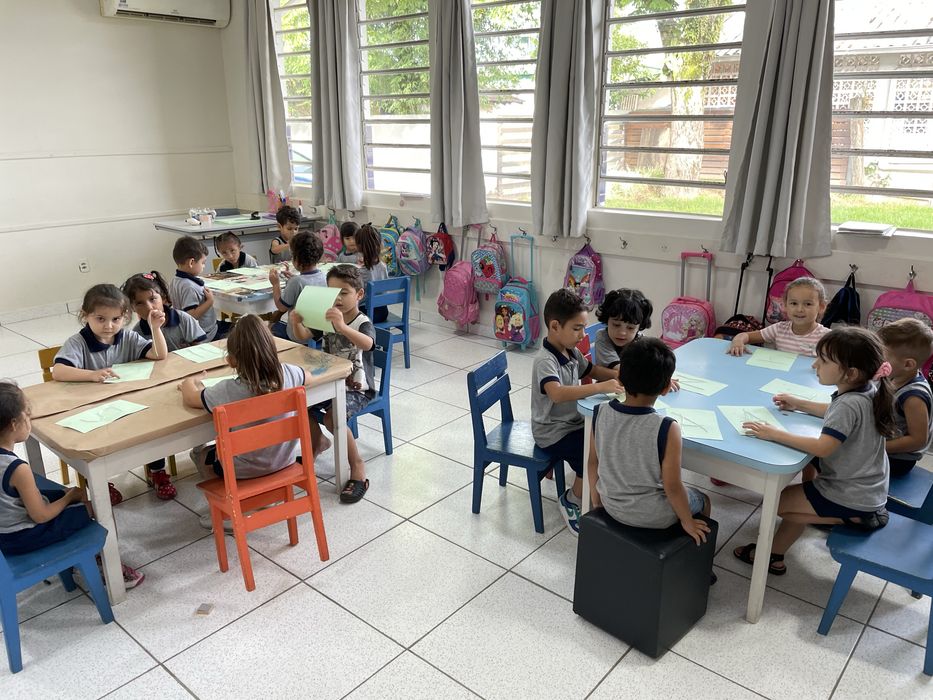 Ama - cuidadora de bebés e crianças