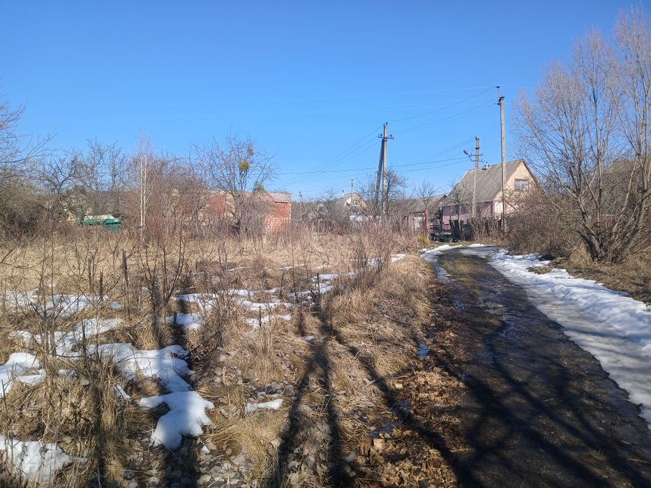 Ділянка з виходом на озеро
