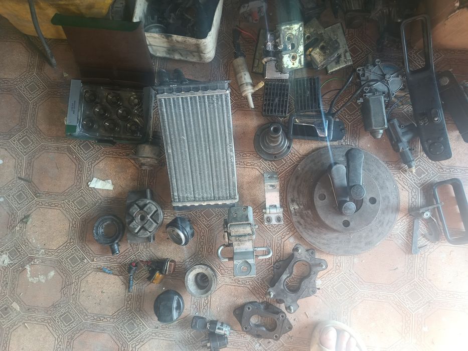 Запчастини ауді 80 б3