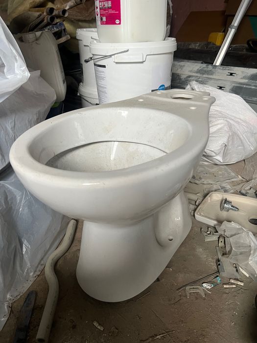 Продам унитаз с нижним подключением