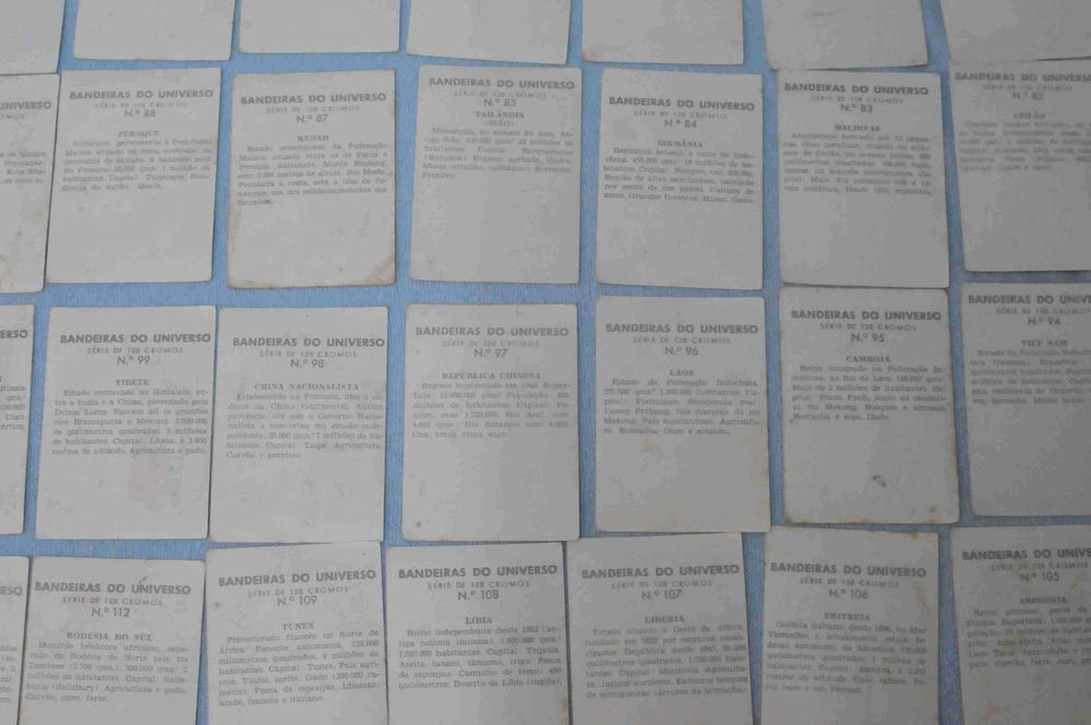 Colecção Bandeiras do Universo (série de 128 cromos) Vintage Anos 60
