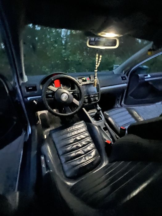 Volksvagen Golf  V(GTI) з легендарним двигуном  1.9tdi