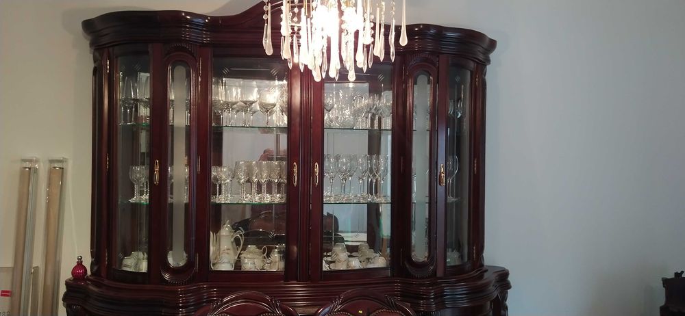 Bar e móvel de sala de jantar