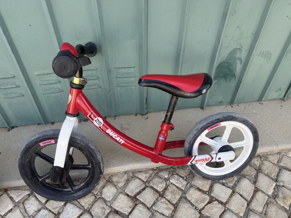 Bicicleta sem pedais chicco ducati