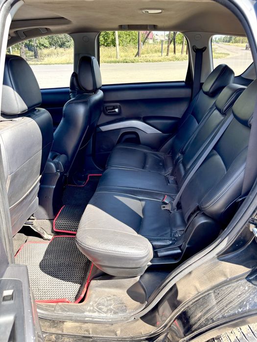 Mitsubishi Outlander XL