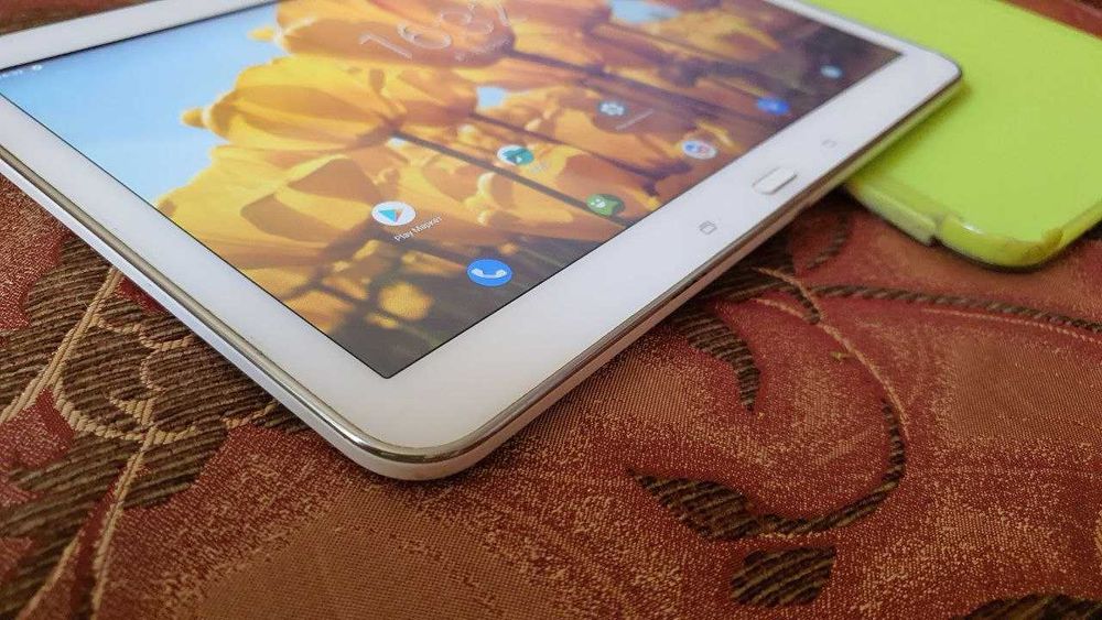 Samsung GalaxyTab 16Gb 10.1" Original+карта 64Gb