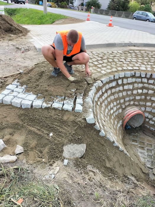 Prace ziemne: Drenaże,Odwodnienia,Korytowanie,Niwelacje terenu