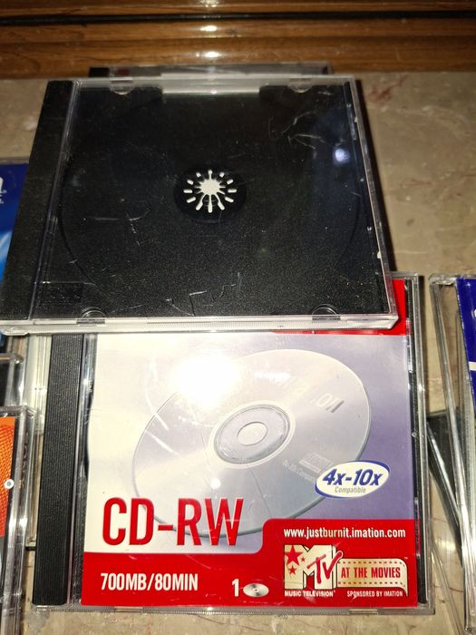 Caixas de Cds usadas