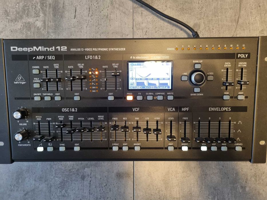 Behringer DeepMind 12D - Desktop ze studia