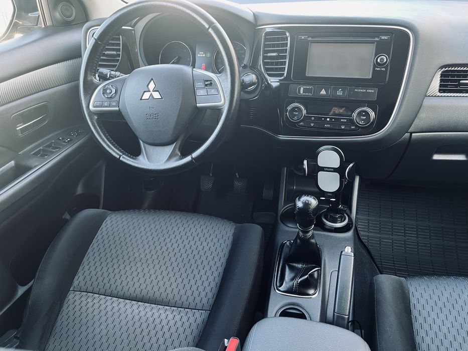Mitsubishi Outlander — fotografia 4