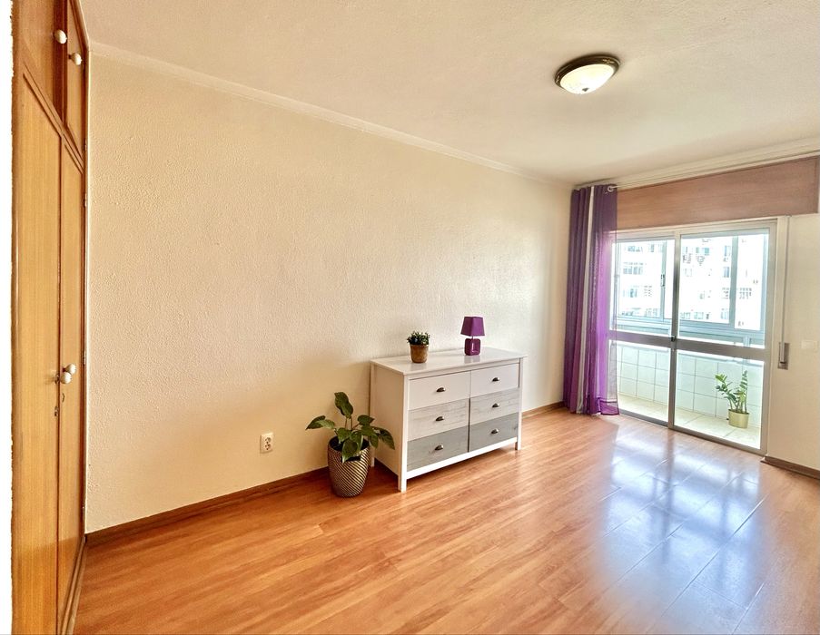 Apartamento T3+1 em localização central FARO
