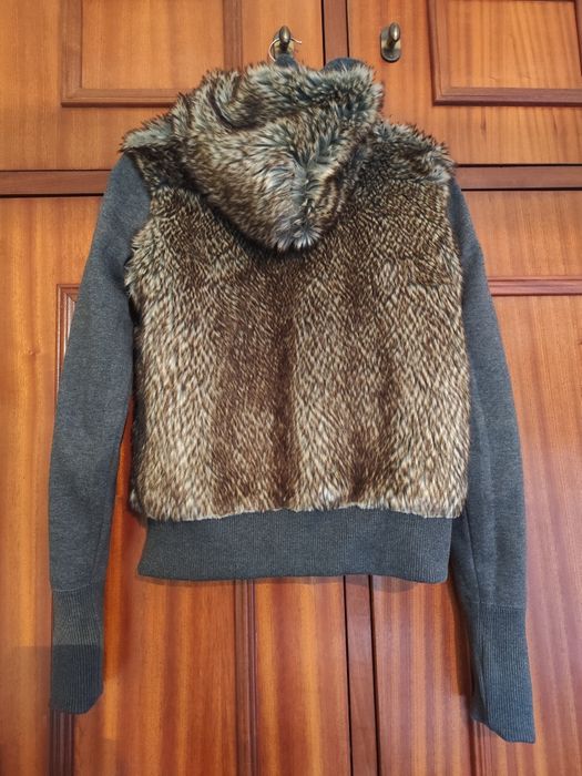 Casaco cinza com pêlo