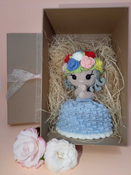 Peluche Reversível em Amigurumi Bonequinha e Bouquet de Flores |Croché