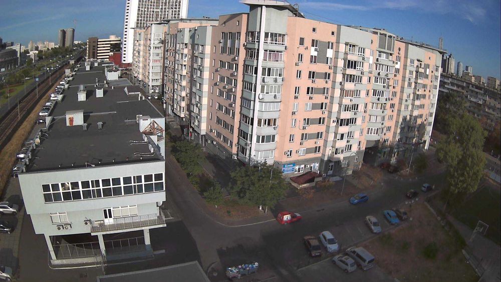 Продаж паркомісця Раїси Окіпної 4а