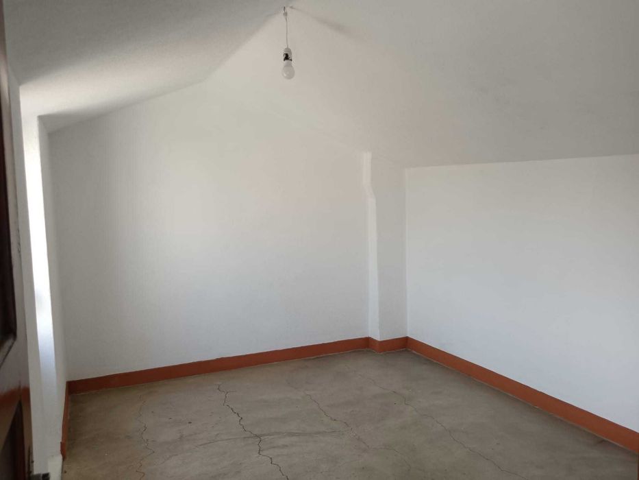 Vende-se Moradia
