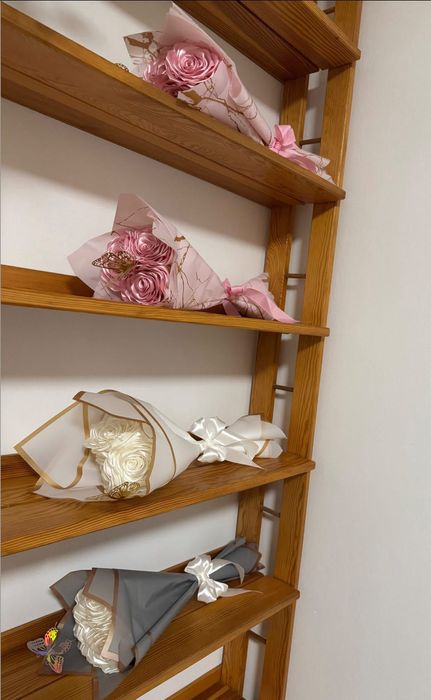 Tworzę bukiety z wiecznych róż ze wstążki