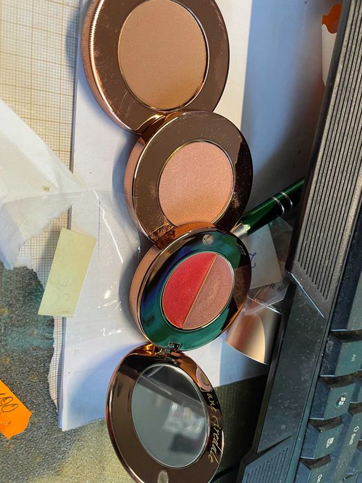 cienie do makijazu 70 zł